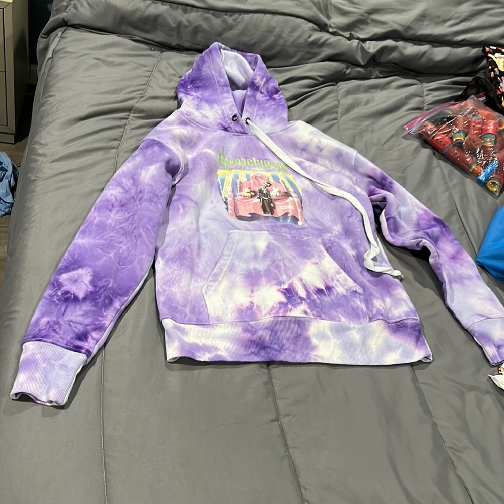Purple goosebumps sweatshirt